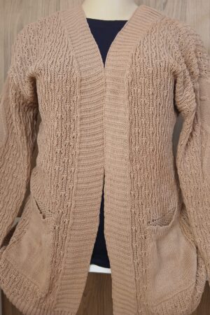 CARDIGAN DE LINHA COM BOLSO - PLUS SIZE