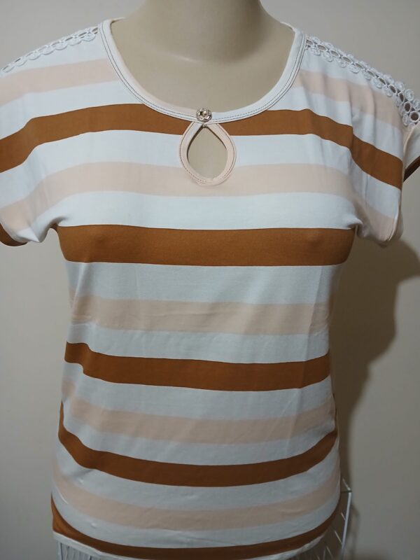 BLUSA GOTA COM RENDA NO OMBRO