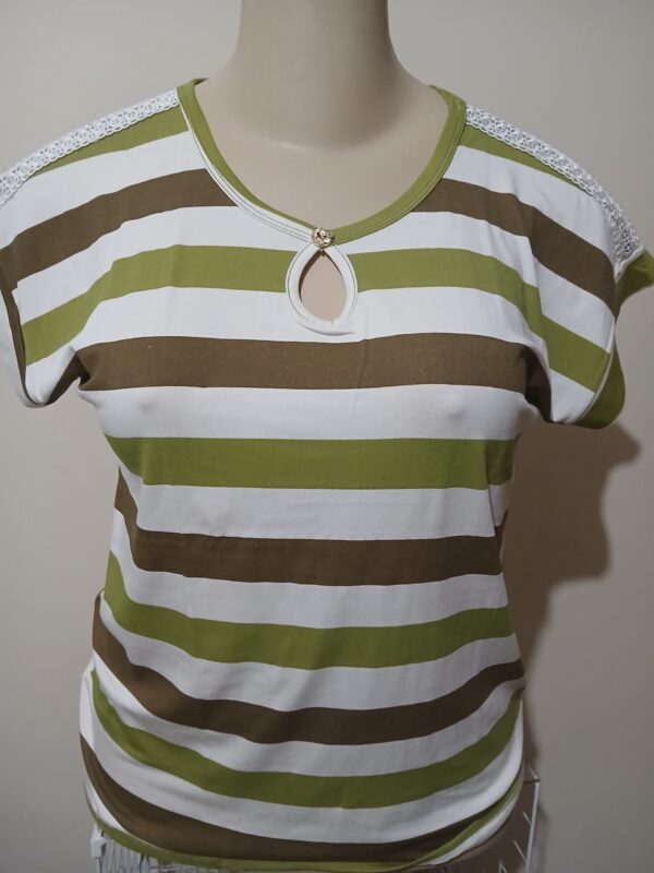 BLUSA GOTA COM RENDA  NO OMBRO - Imagem 2