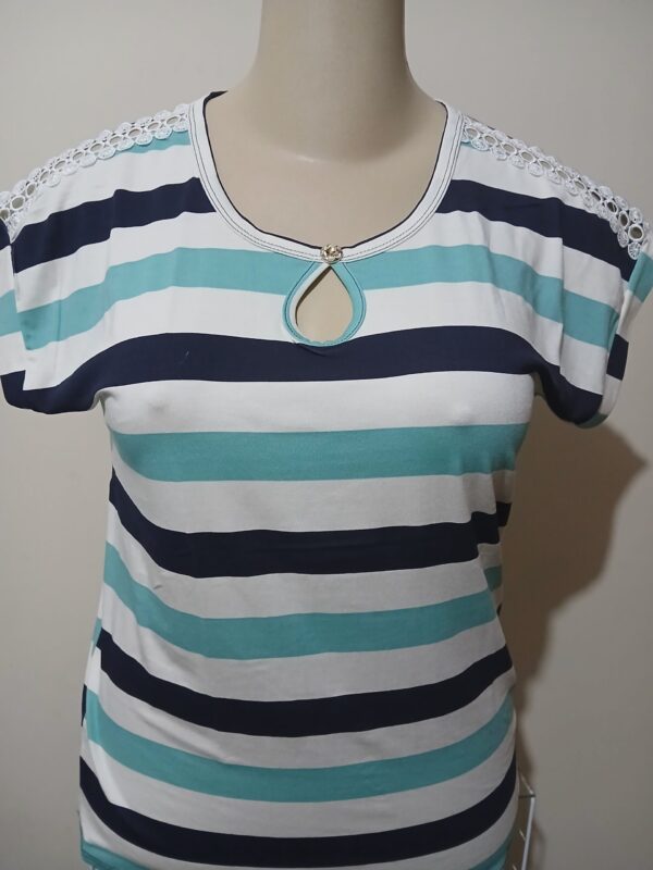 BLUSA GOTA COM RENDA NO OMBRO - Imagem 3