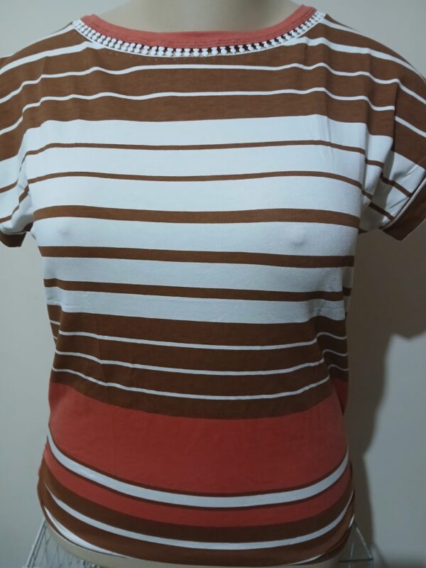 BLUSA DECOTE CANOA ELASTICO NA LATERAL - Imagem 3