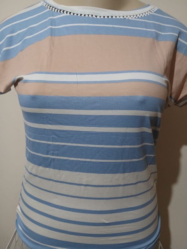 BLUSA DECOTE CANOA ELASTICO NA LATERAL - Imagem 3