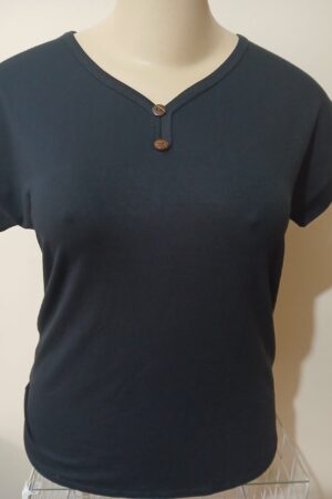 BLUSA LISA COM 2 BOTÕES