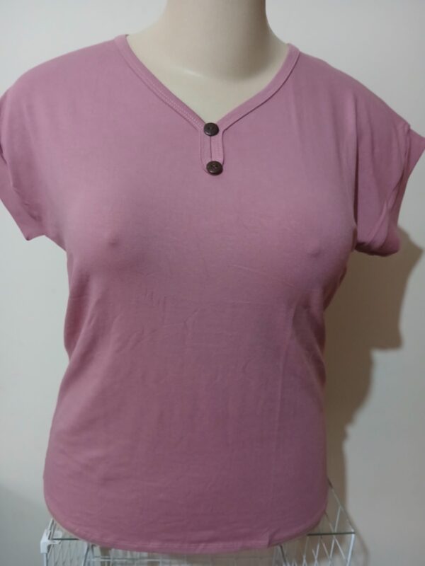 BLUSA LISA COM 2 BOTÕES