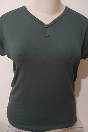 BLUSA LISA COM 2 BOTÕES