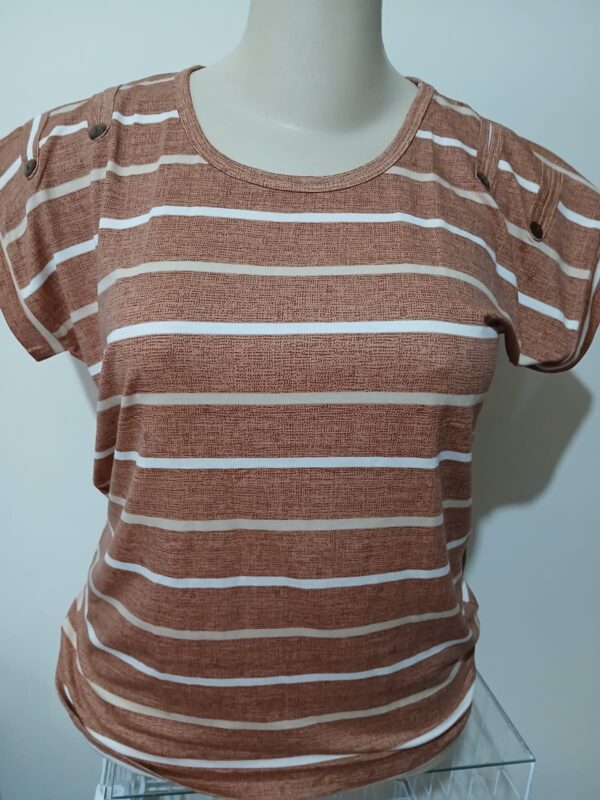 BLUSA STONADA COM BOTÕES NO OMBRO
