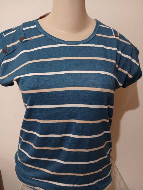 BLUSA STONADA COM BOTÕES NO OMBRO