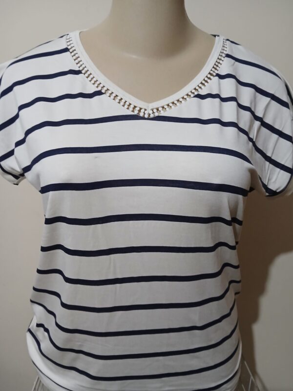 BLUSA LISTRADA DECOTE COM RENDA - Imagem 2