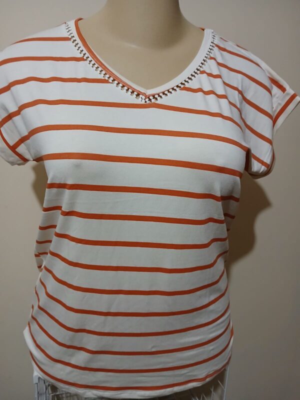 BLUSA LISTRADA DECOTE COM RENDA