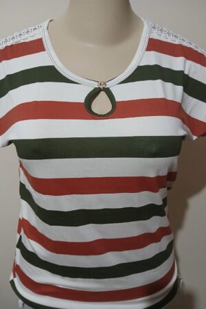 BLUSA GOTA COM RENDA  NO OMBRO